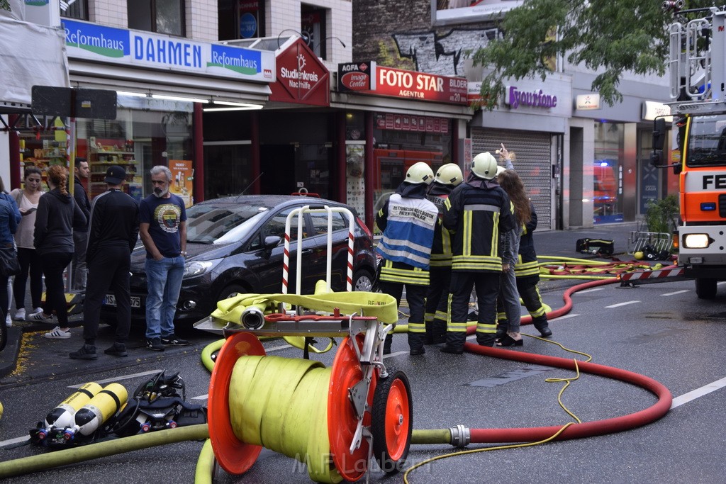 Feuer 2 Koeln Nippes Neusserstr P161.JPG - Miklos Laubert